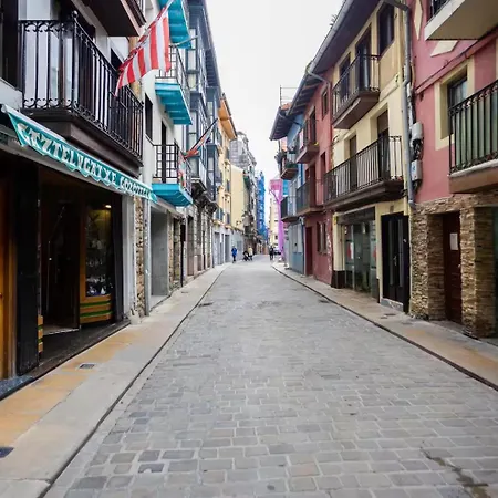Balcon, Luminoso, Casco Viejo, Junto Al Ayuntamiento Bermeo